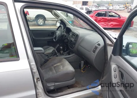 2005 Ford Escape Xls z USA, uszkodzony, nr VIN 1FMYU02Z15KB85699